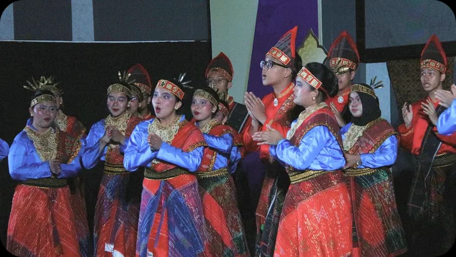 Kompetisi Paduan Suara 8