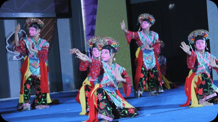 Kompetisi Tari Tradisional 8