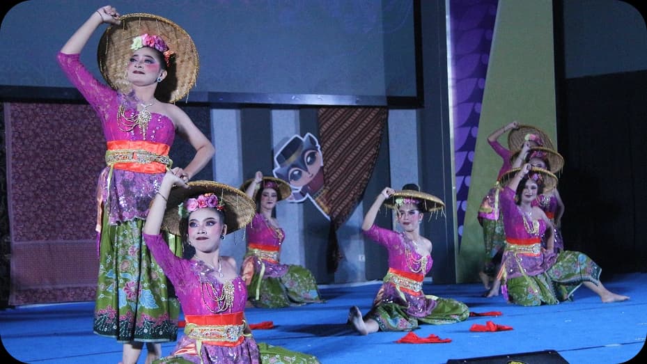 Kompetisi Tari Tradisional 9